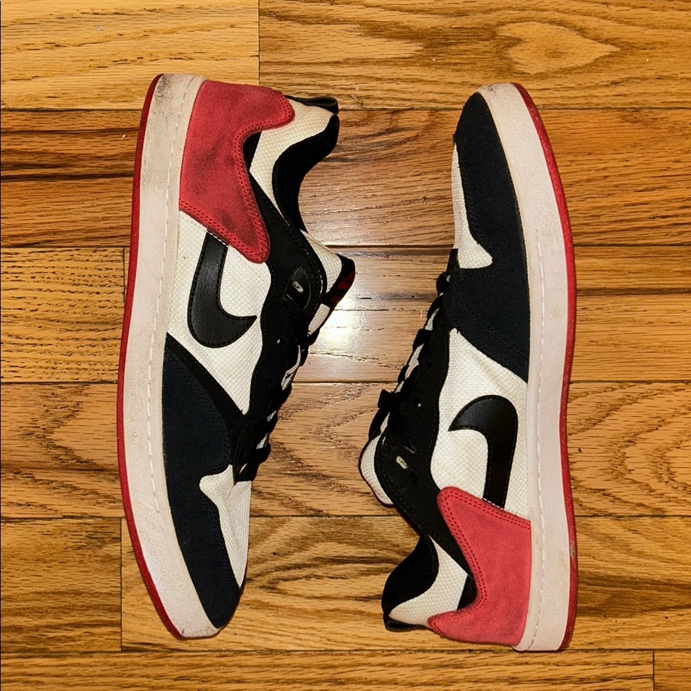 NIKE SB Alleyoop White/University Red/White/Black